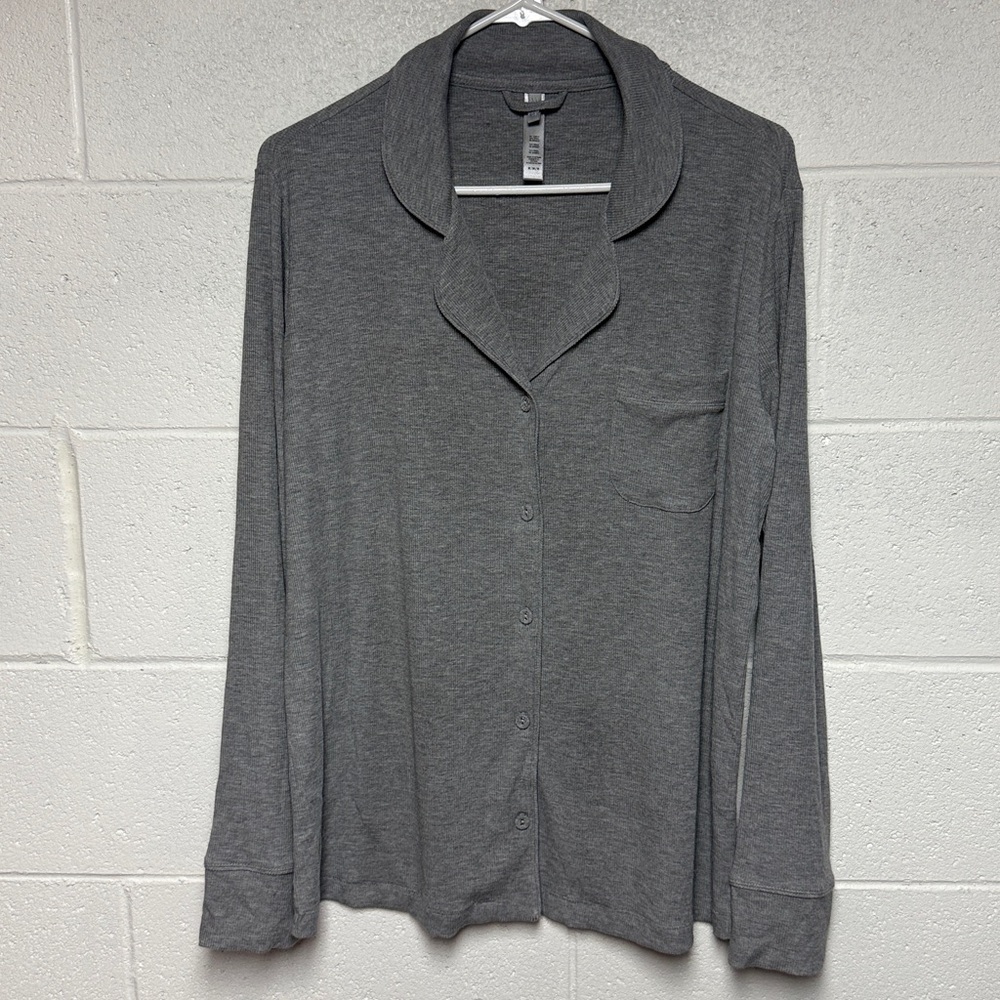 SKIMS Light Gray Lounge Top - Picture 2 of 6